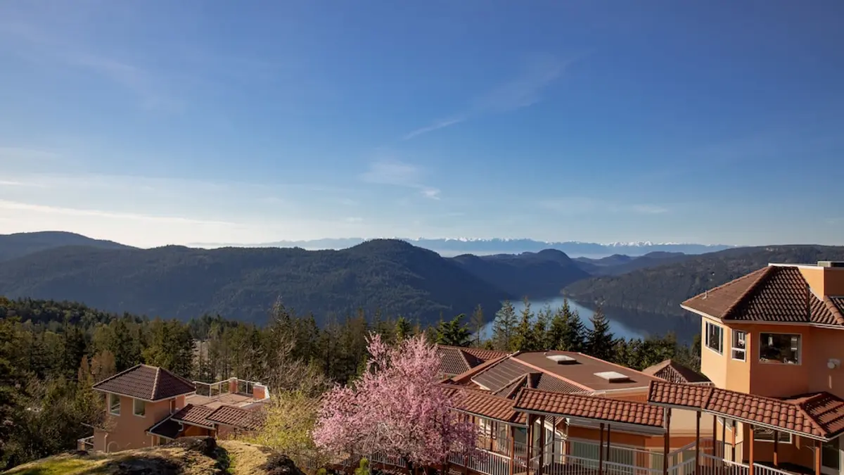 Villa Eyrie Resort, Malahat, Canada