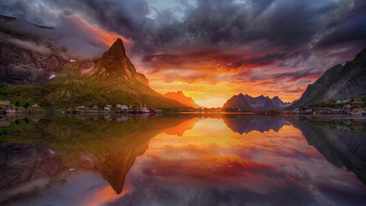 Arctic Wonders by Private Charter Flight: Luxury Escapes Exclusive 16-Day Tour with 5 Bucket-List Countries by 