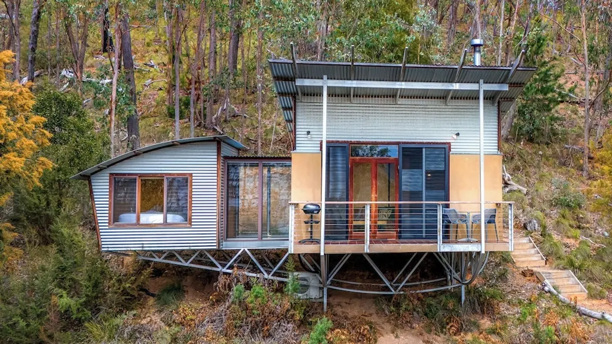 The Odd Frog, Bright, Australia