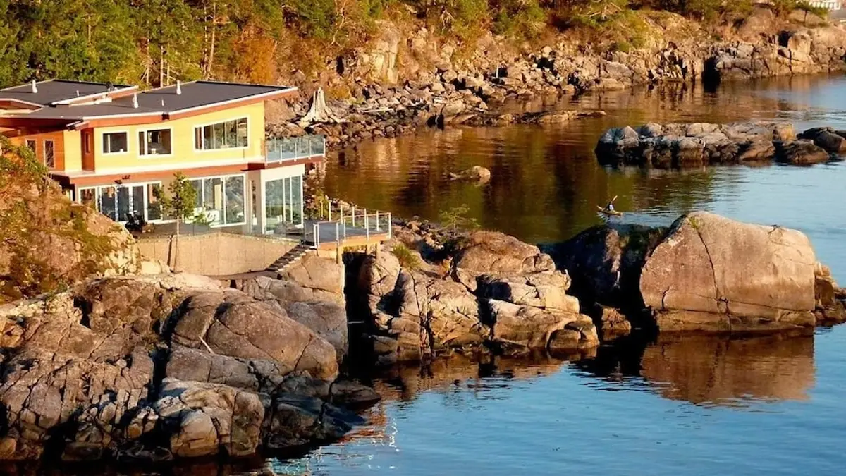 Pointhouse Suites On Sargeant Bay, Halfmoon Bay, Canada