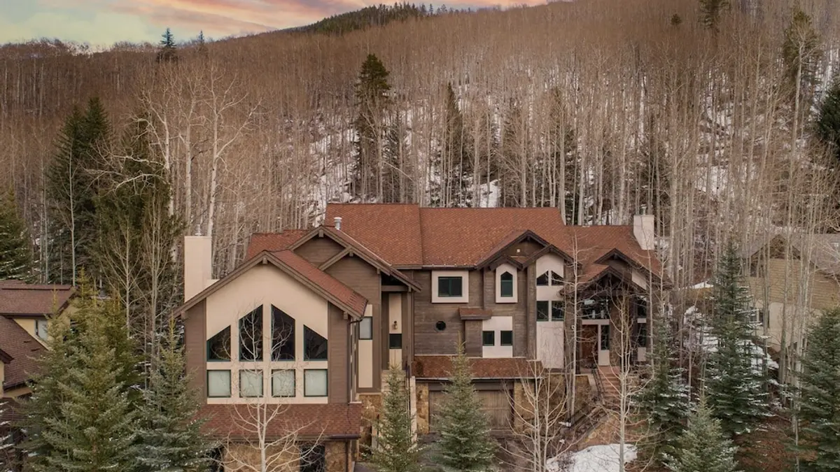 Highline by Avantstay Breathtaking Mountain Home w/ Hot Tub & Views, Vail, United States