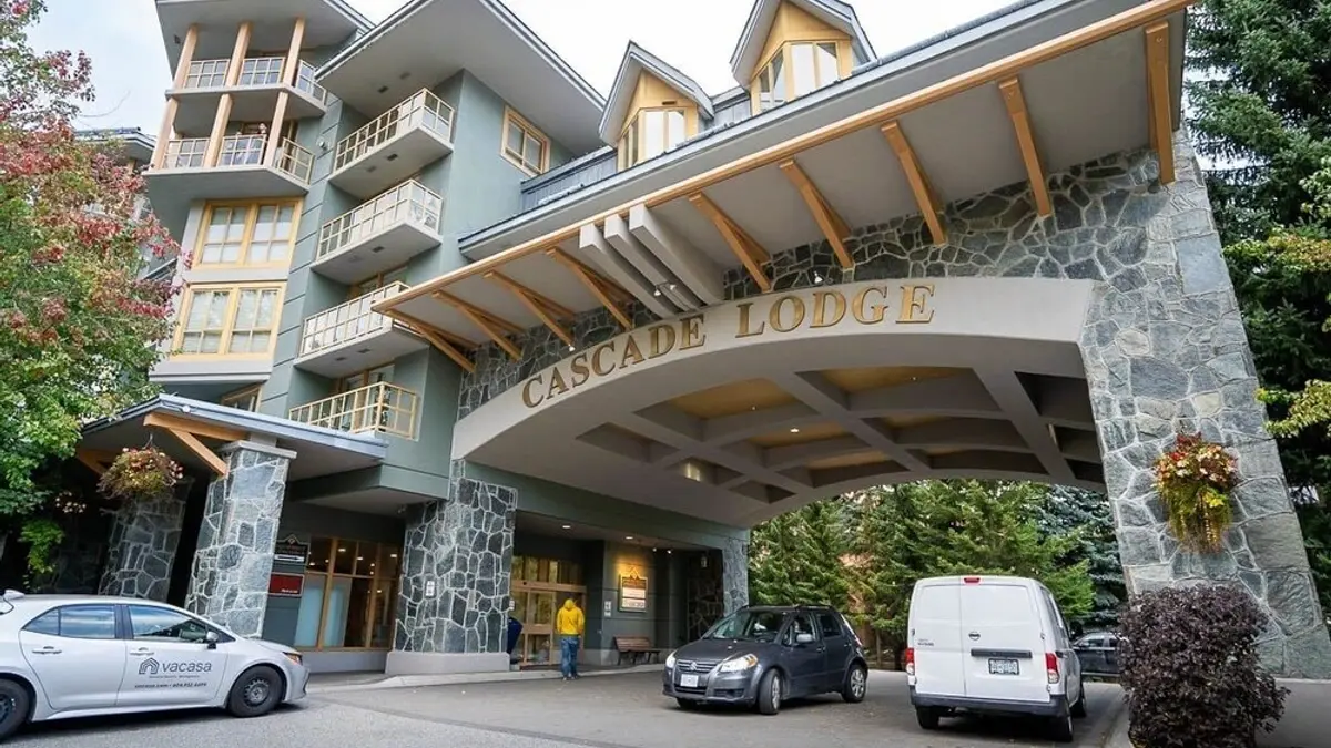 Cascade Lodge - Studio Suite, Whistler, Canada