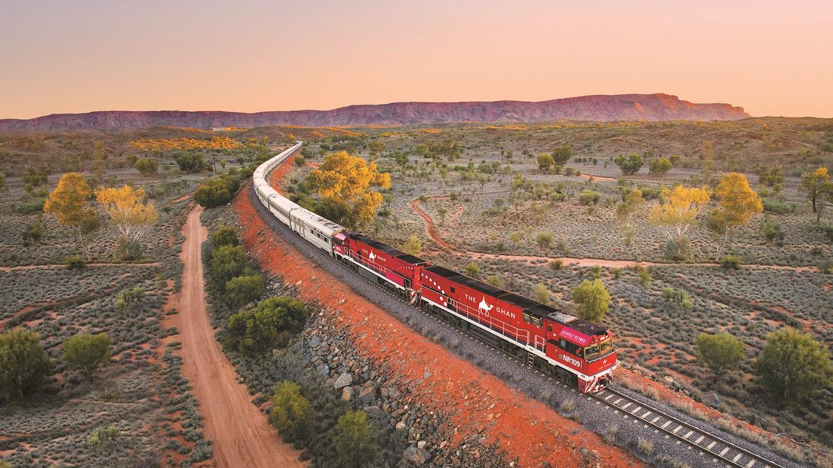 Australiens legendäre The Ghan Expedition: 4-tägige Zugreise + 2 Übernachtungen in Darwin und Adelaide & BONUS-Sunset-Dinner-Kreuzfahrt von Luxury Escapes Tours