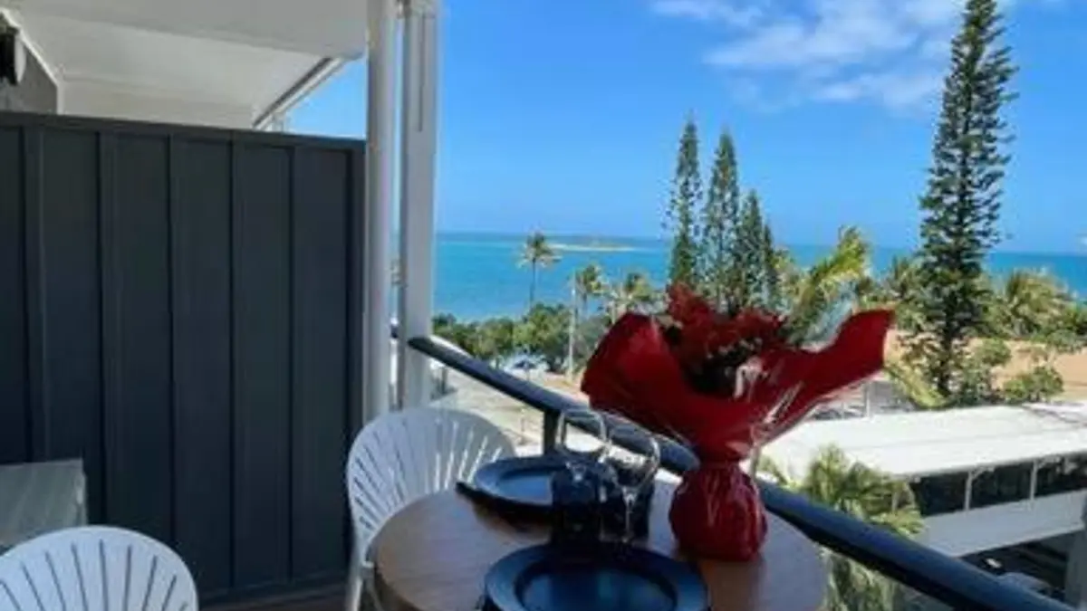 F1 haut de gamme avec vue sur la mer à l’Anse Vata, Noumea, New Caledonia