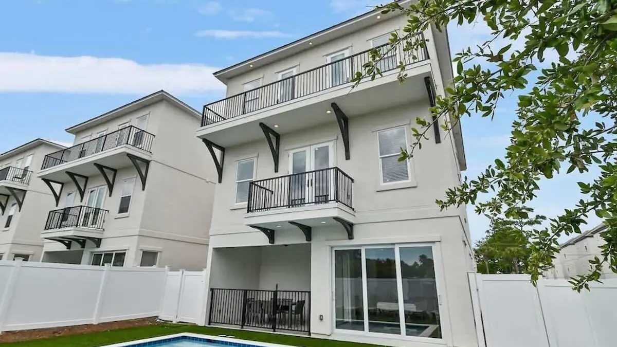 Modern Family 7BR w Private Pool and Patio, Miramar Beach, United States