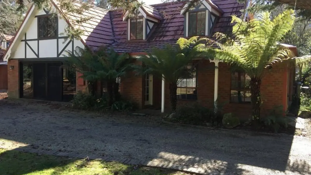 Tudor House - Large Family Home, Bright, Australia