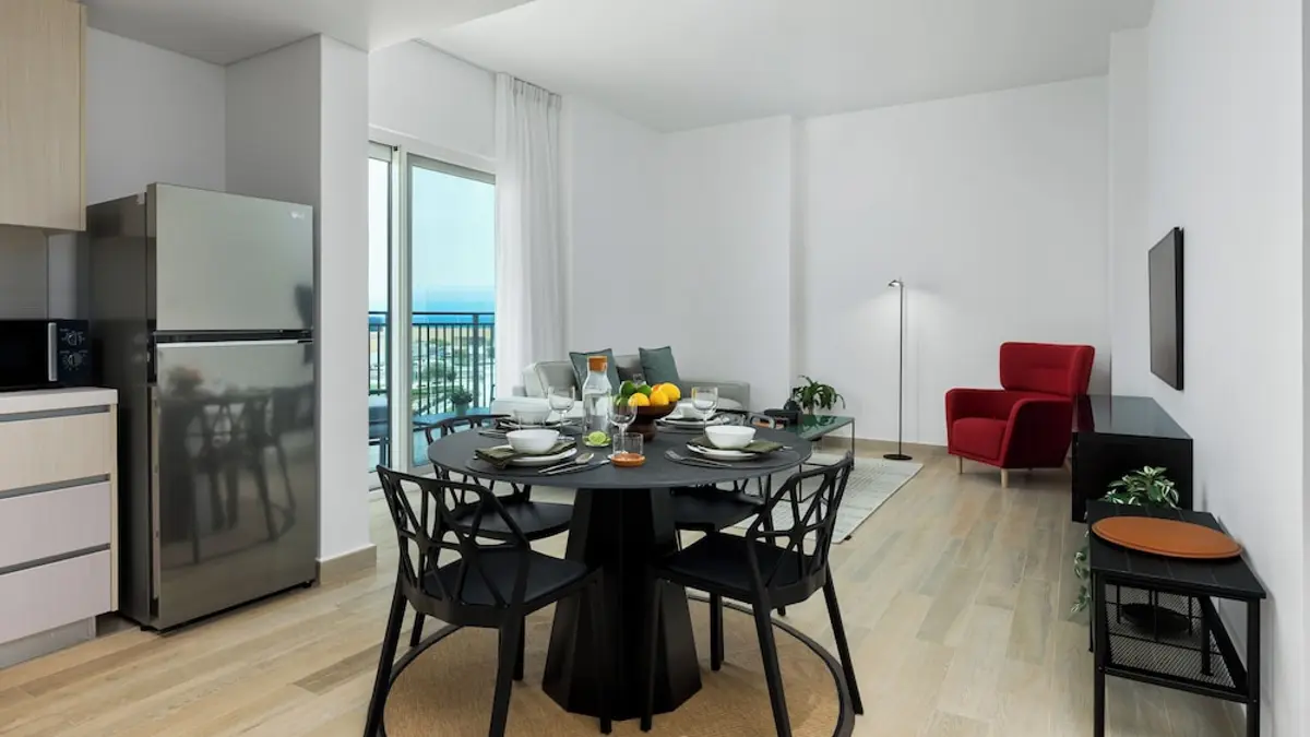 Maison Privee – Chic Yas Island Escape w/ Iconic Ferrari World Vws, Abu Dhabi, United Arab Emirates