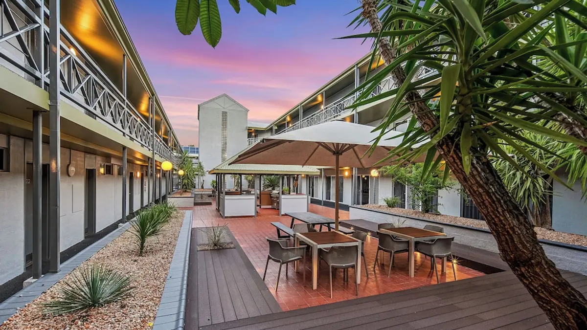 Stay at Alice Springs Hotel, Alice Springs, Australia