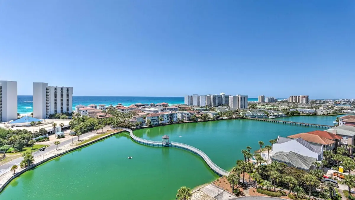 The Terrace at Pelican Beach Resort: View + Pool!, Destin, United States