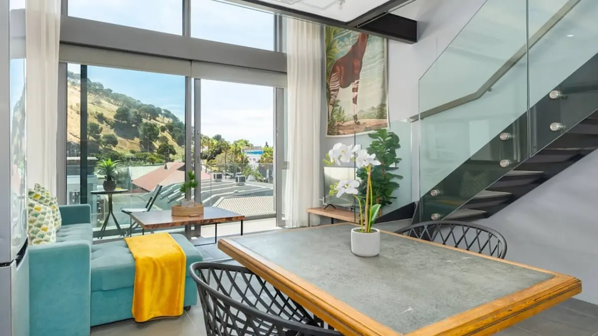 Stylish 1bed Secure Mountain Views, Cape Town, South Africa