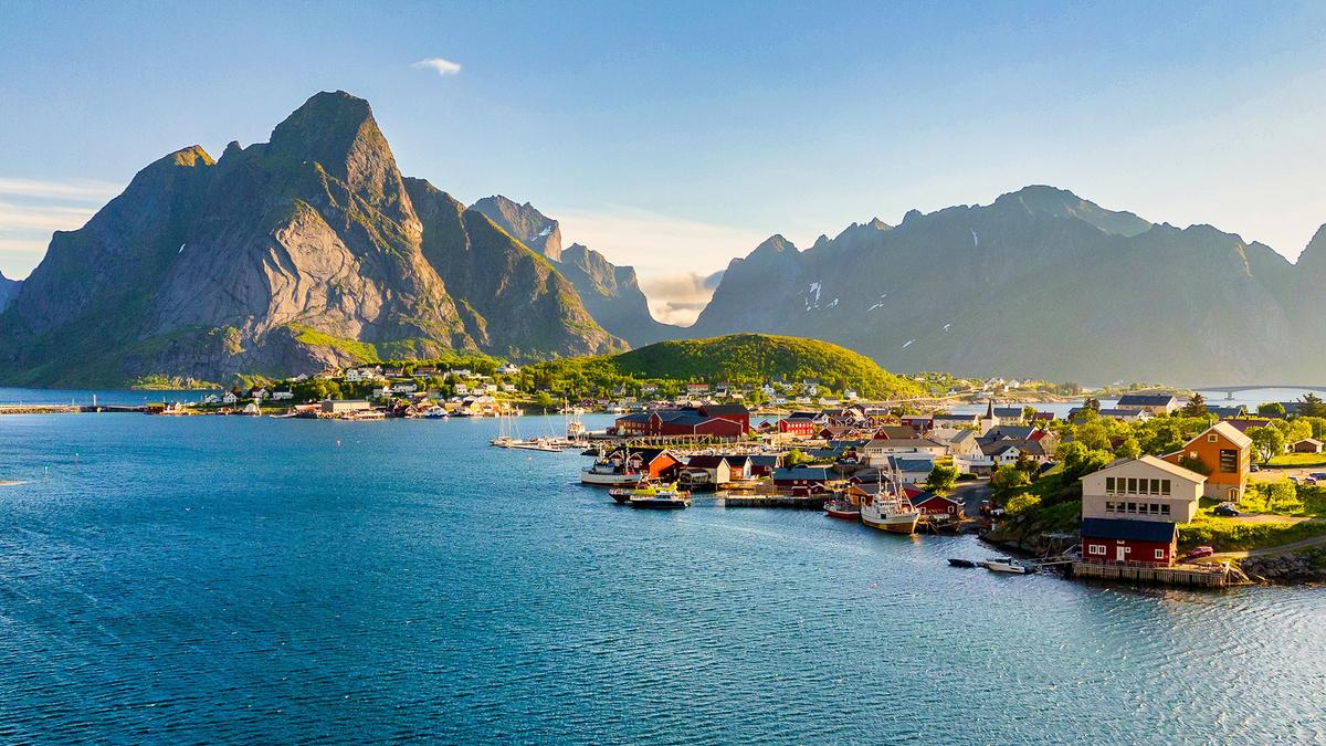 Arctic Wonders by Private Charter Flight: Luxury Escapes Exclusive 16-Day Tour with 5 Bucket-List Countries by 