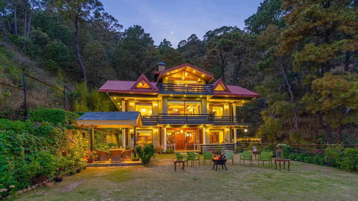 StayVista at Floradale W/Jacuzzi & Wood-Fire Pizza, Kasauli, India