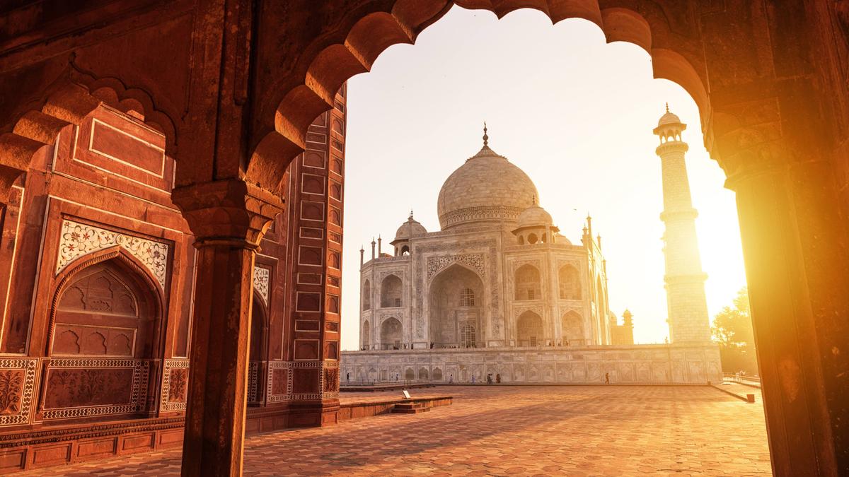 Premium 11-Day India Iconic Deccan Odyssey Luxury Rail Journey with Ranthambore, Agra & Udaipur 2027 by 