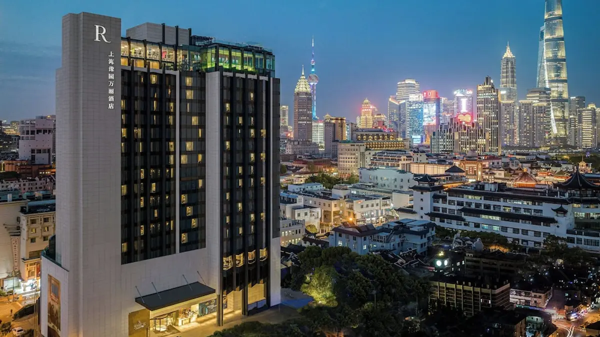Renaissance Shanghai Yu Garden Hotel on the Bund by Nanjing Road, Shanghai, China