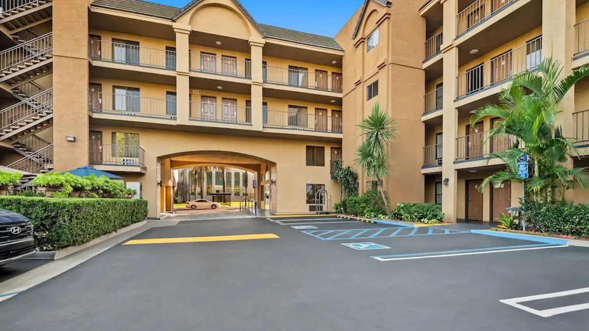 Howard Johnson by Wyndham Pasadena, Pasadena, United States