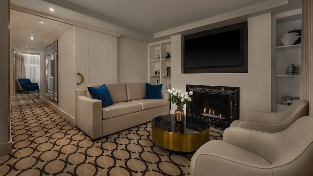 AZUR Legacy Collection Hotel, Vancouver, Canada