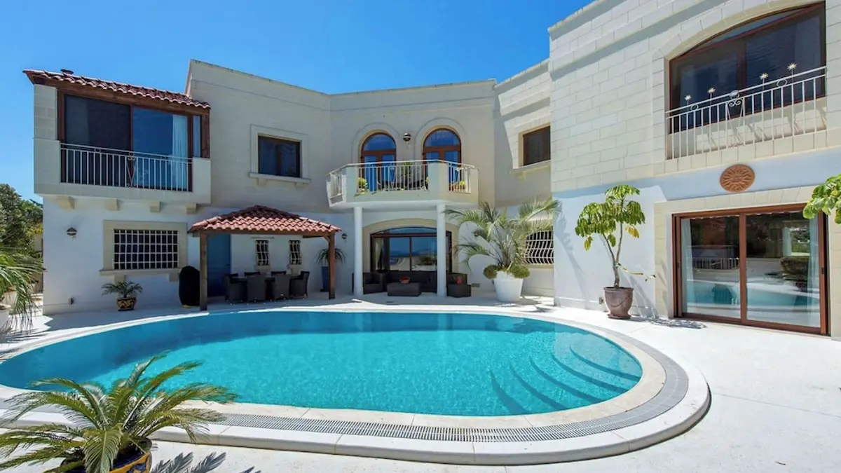 Villa Alexandra: Sea Views, Pool, Jacuzzi & Sauna, Mellieha, Malta