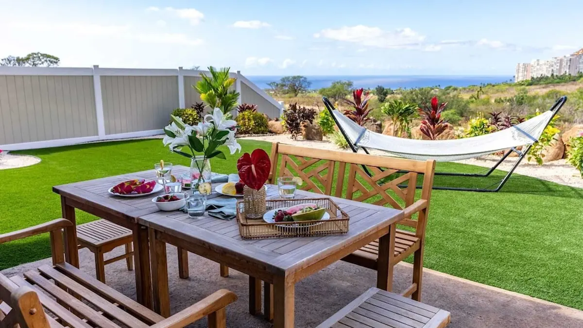 Sleeps 16, 2 Homes Ocean Views, Shared Pool + Gym, Near the Beach Avantstay, Waianae, United States