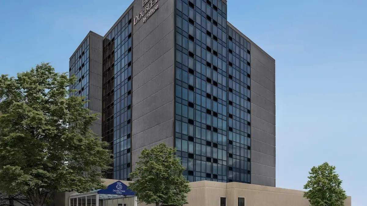 DoubleTree by Hilton Pointe Claire Montreal Airport West, Pointe Claire, Canada