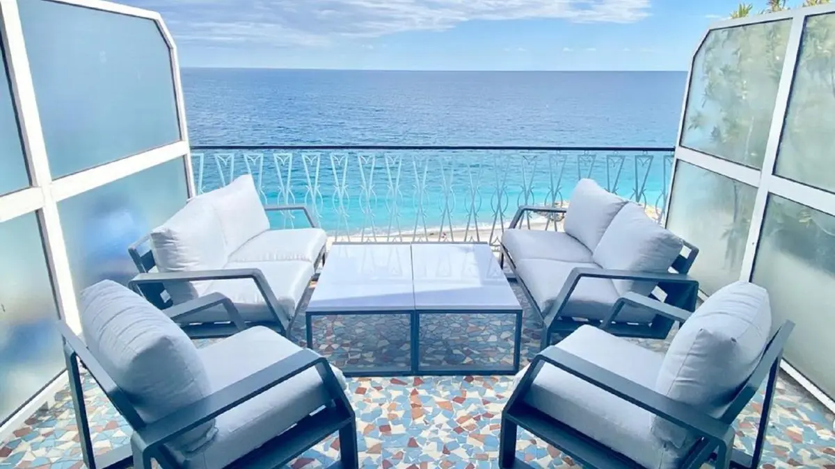 Appartement en attique avec vue sur la mer, Nice, France