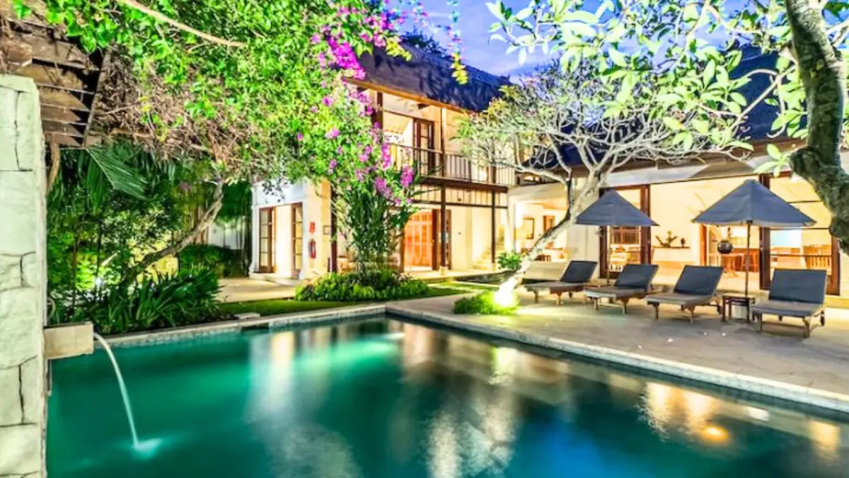 Brown Peach 4 BR Villa Private Pool IR44, Bali, Indonesia