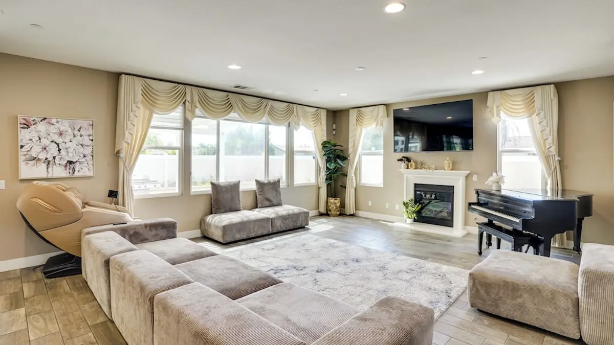 3 Mi to Disneyland: Home w/ Hot Tub + Game Room, Anaheim, United States