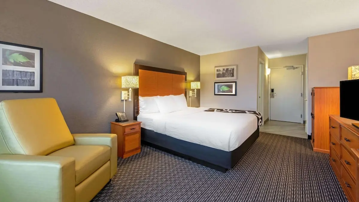 La Quinta Inn & Suites by Wyndham New Orleans Airport, Kenner, United States