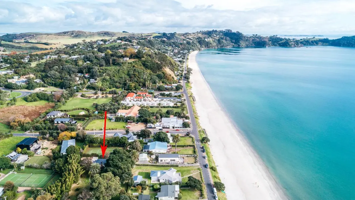 Onetangi Beach Cottage – Onetangi Bach, Waiheke Island, New Zealand