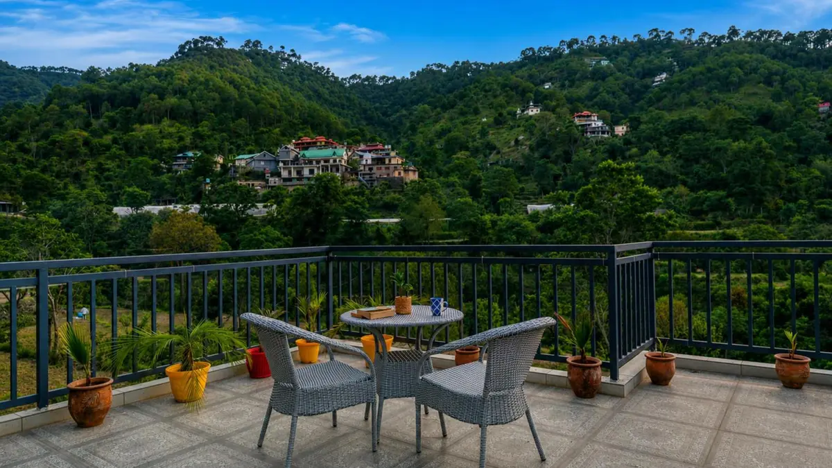 Alaya Stays Gamble Peaks Cottages mit Tauchbecken inmitten der Berge, Kasauli, India