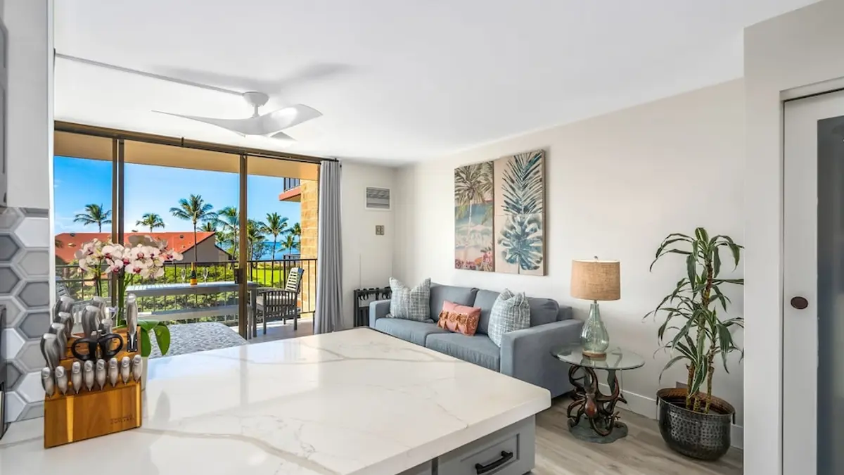 Chic & Elegant Oceanfront Vistas, Kihei, United States