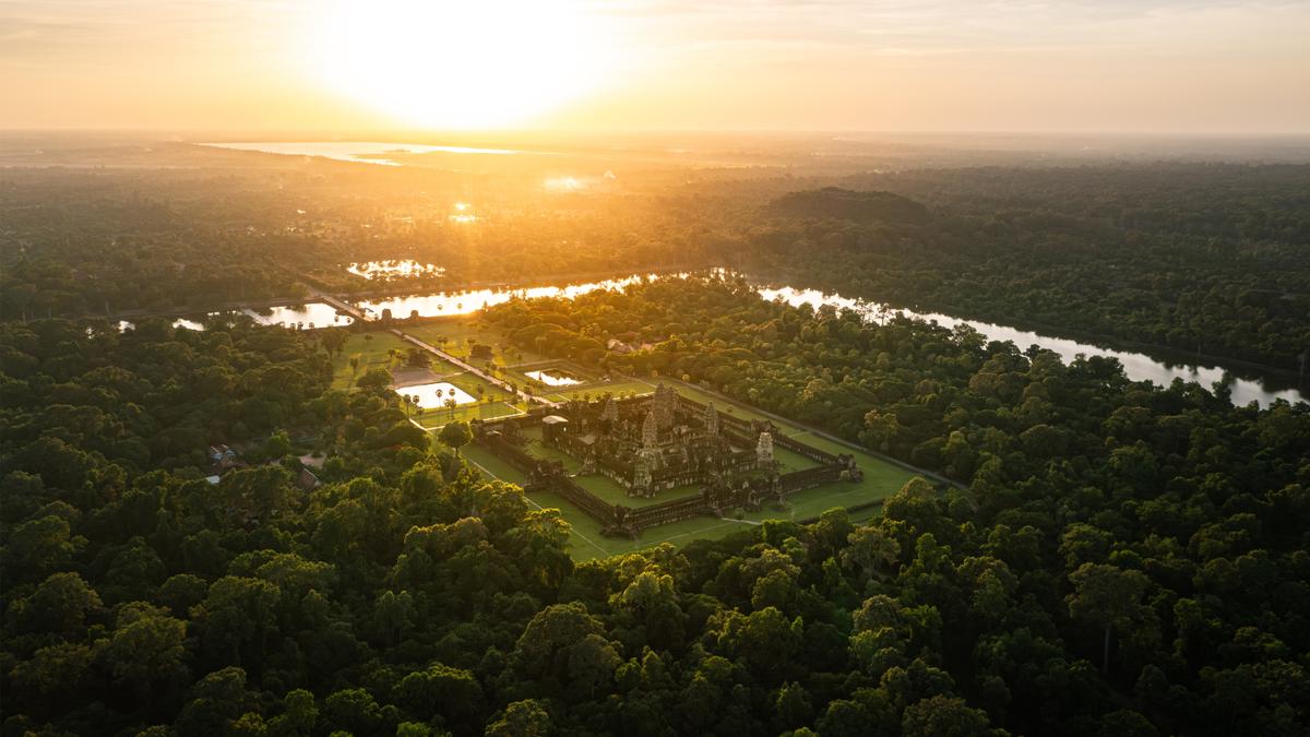 Limited Time Offer: Deluxe 14-Day Vietnam & Cambodia Tour with Ha Long Bay & 3-Night Singapore Stay by 