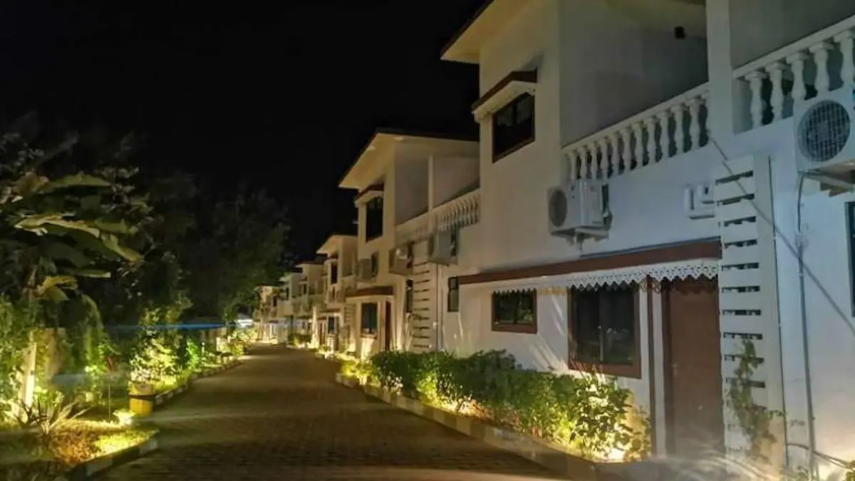 Anjuna 7-Schlafzimmer-Villa mit Pool & Jacuzzi, 1 km vom Strand entfernt, Goa, India