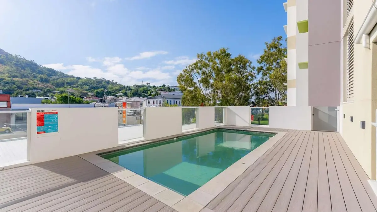 Central 1BR Apartment with Pool & Parking Townsville, Townsville, Australia