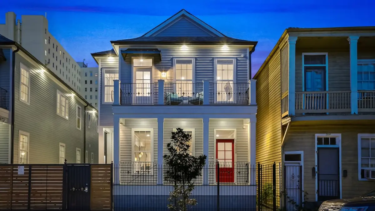 Appartement chic de 4 chambres - Grande piscine - Emplacement idéal, New Orleans, United States