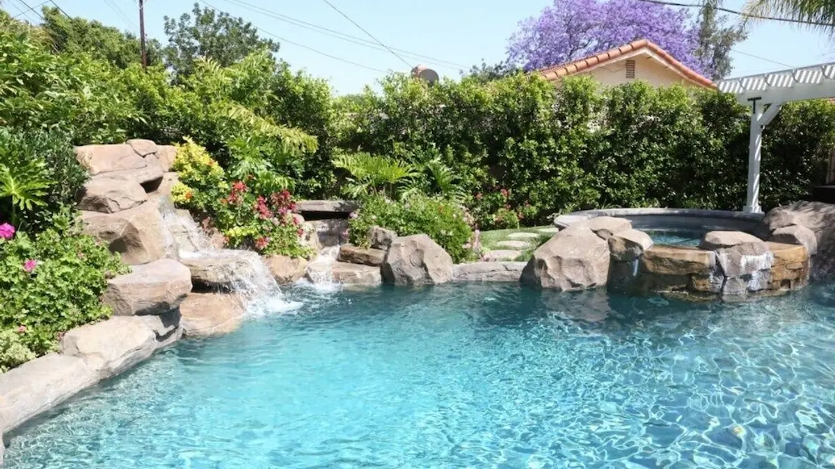 Incredible 5 Bedroom, 4 Bath, Rock Pool & Jacuzzi Home, 1/2 Mile Walk To Disney, Anaheim, United States