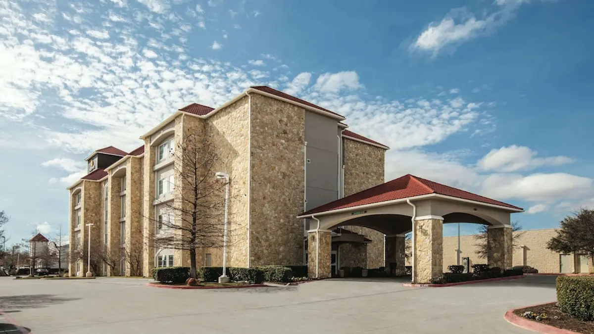 La Quinta Inn & Suites by Wyndham Mansfield TX, Mansfield, United States
