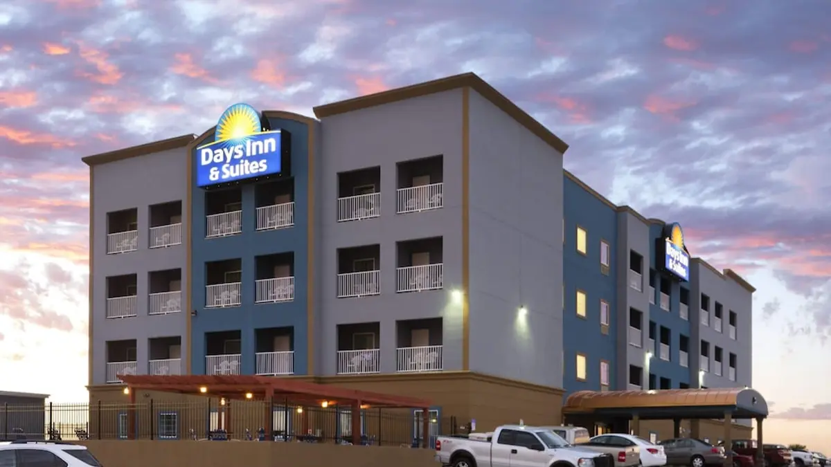 Days Inn & Suites by Wyndham Galveston West/Seawall, Galveston, United States