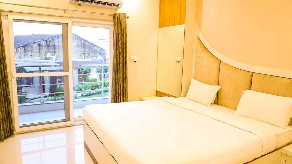 Hotel Shri Radha Nikunj Vrindavan Opposite Prem Mandir, Mathura, India
