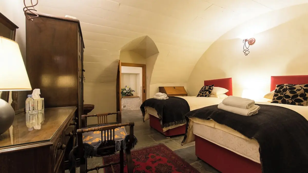 Historic 6-Bedrooms Castle Retreat, Cupar, United Kingdom