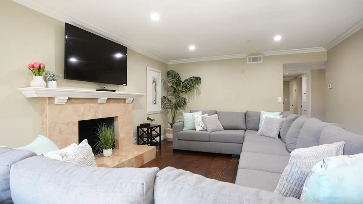 Highly Upgraded, 5 Bed, 4.5 ba, New Pool W/jacuzzi, 1/2 Mile Walk to Disney, Anaheim, United States