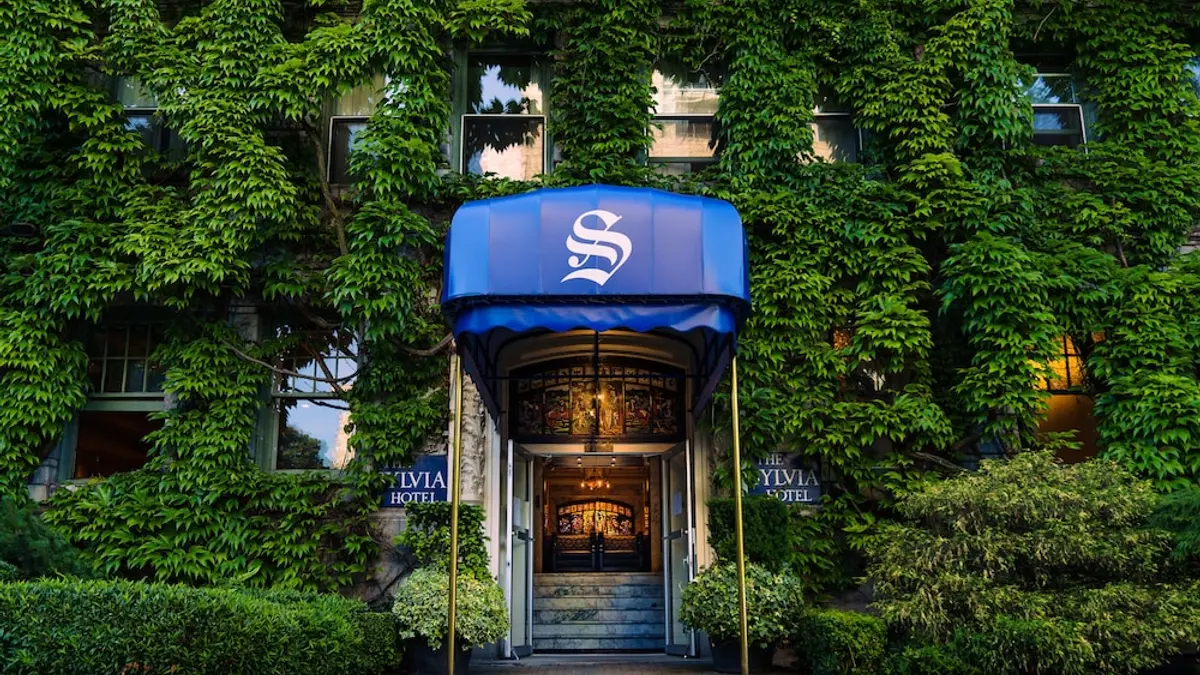 Sylvia Hotel, Vancouver, Canada