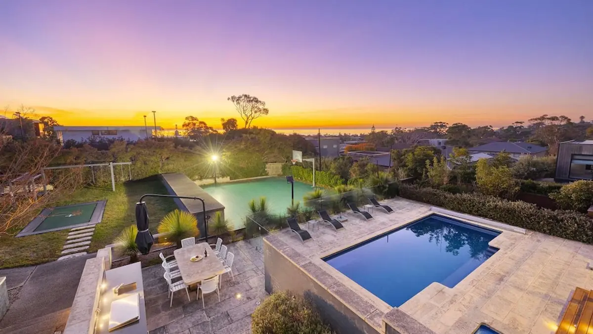 Sunset Haven Views Pool Spa Kids Amenities, Melbourne, Australia