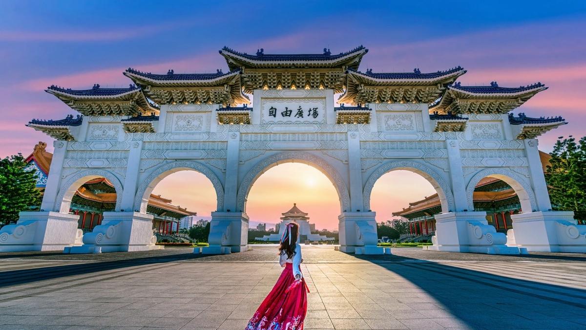 Premium 13-Day Best of Taiwan Tour 2027 with Taipei, Breezy Blue Train & Yilan by 