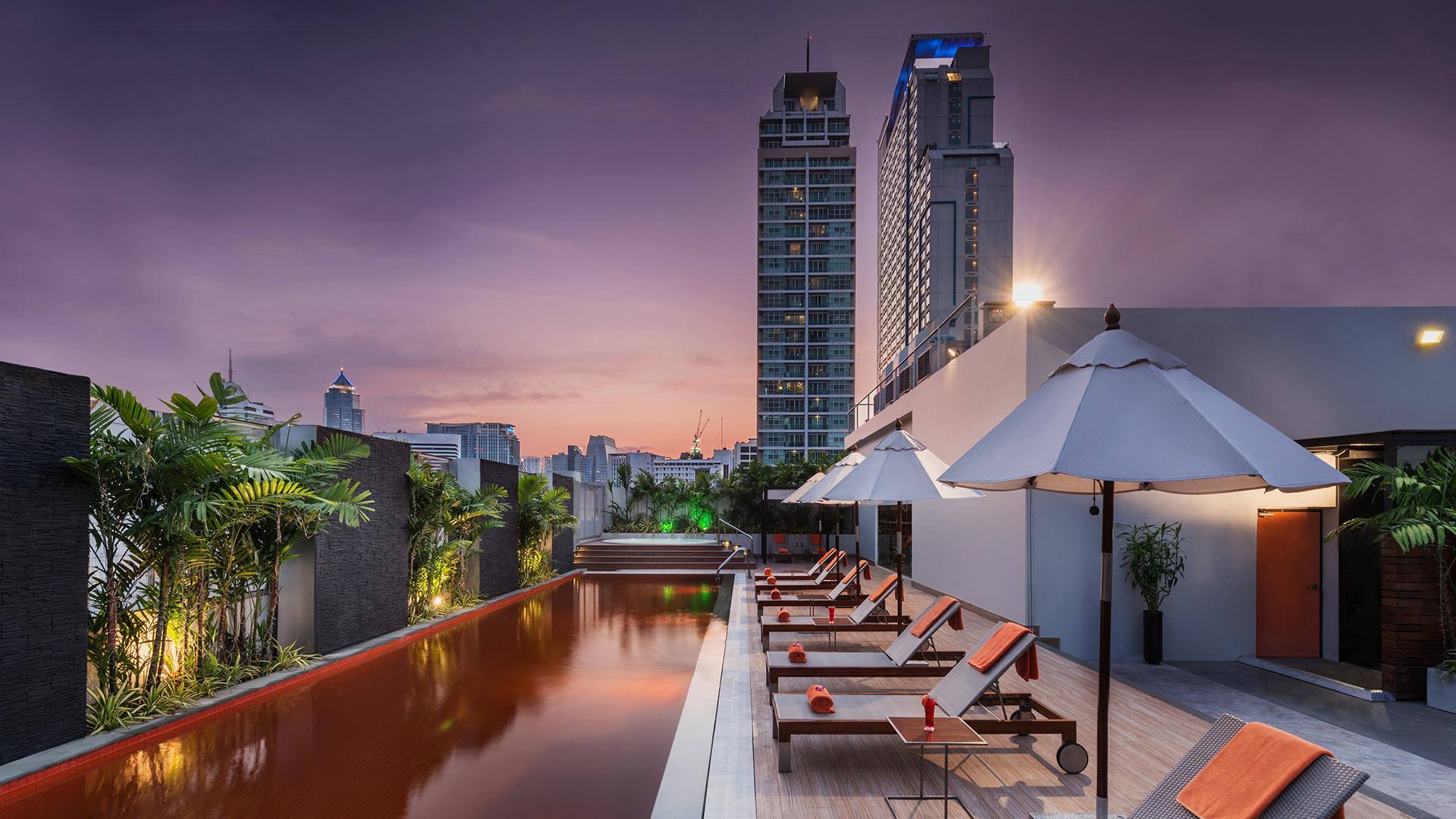 Contemporary Bangkok Radisson Break with Rooftop Pool, Bangkok, Thailand