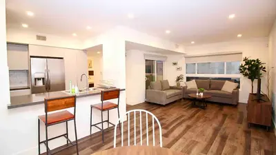 Los Angeles Deluxe Suites - 2 Bedrooms & 2 Bathrooms, Los Angeles, United States