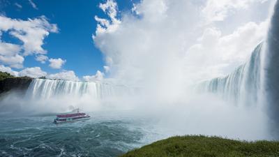 Niagara: Niagara Falls Cruise & Walking Tour Behind the Falls