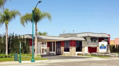 Days Inn & Suites by Wyndham Anaheim At Disneyland Park, Anaheim, United States