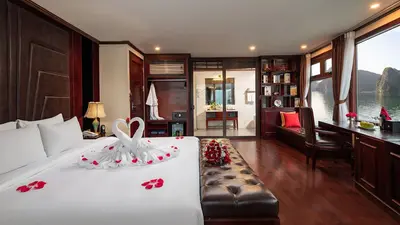 Dora Cruise, Ha Long, Vietnam