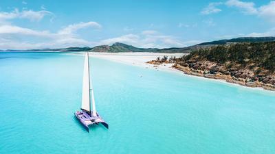 Airlie Beach: Full-Day Catamaran Sailing Adventure with BBQ Lunch, Drinks, Snorkelling & Guided Hike