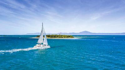 Port Douglas: Full-Day Great Barrier Reef Luxury Sailing Experience with Buffet Lunch, Activities & Transfers (SAAM)